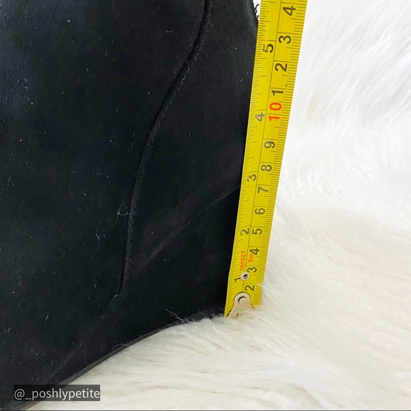 Black suede wedge bootie size 7W - Picture 8 of 10